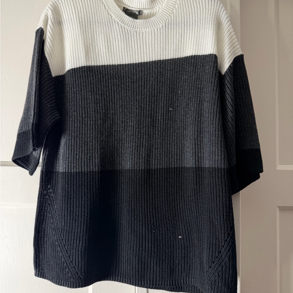 Matty M Men’s Crewneck Colorblock Sweater in White, Gray & Black
